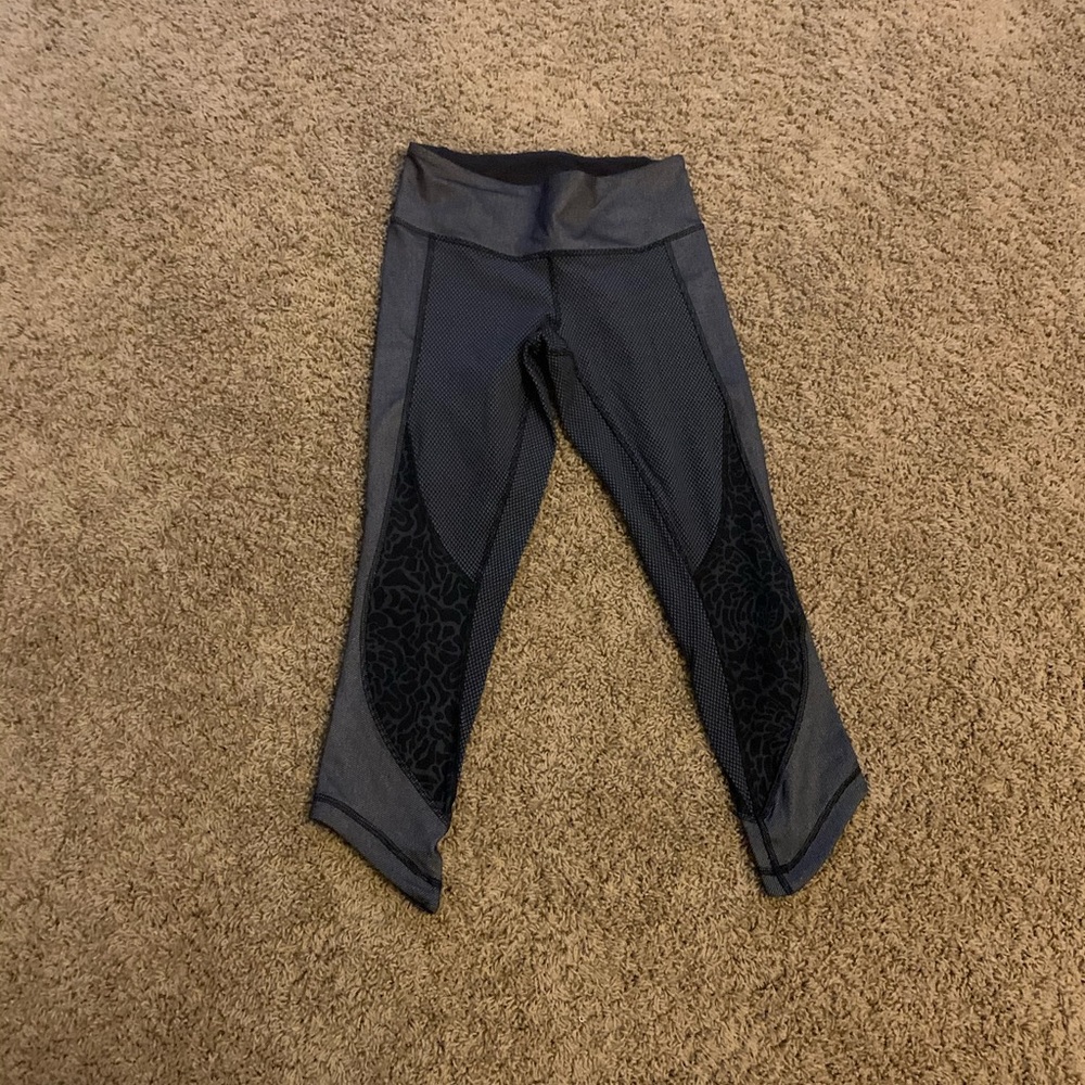 Patterned crop Lululemon leggings
